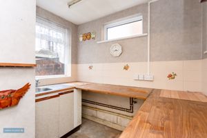 Kitchen/Breakfast Room- click for photo gallery